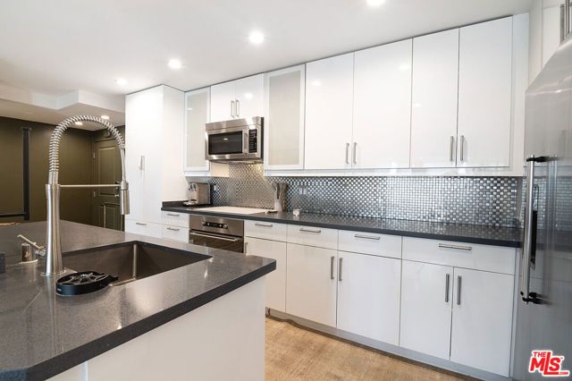 1155 N La Cienega Boulevard 711, Los Angeles, CA 90069