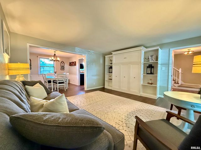 6901 N AYCLIFFE Drive, Peoria, IL 61614
