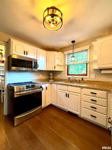 6901 N AYCLIFFE Drive, Peoria, IL 61614