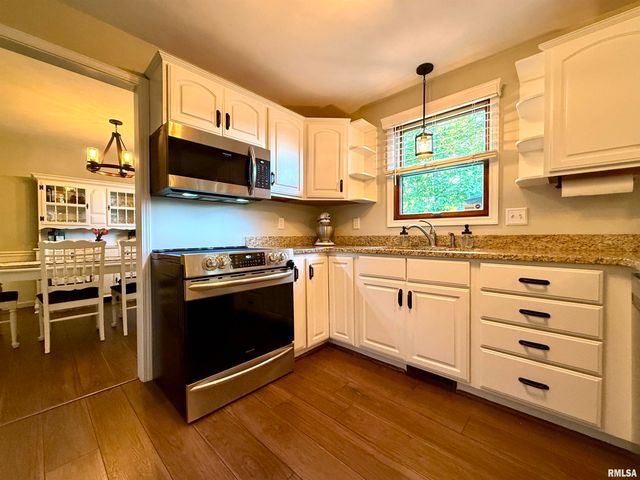 6901 N AYCLIFFE Drive, Peoria, IL 61614