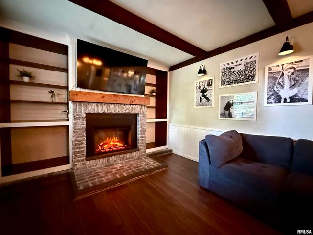 6901 N AYCLIFFE Drive, Peoria, IL 61614