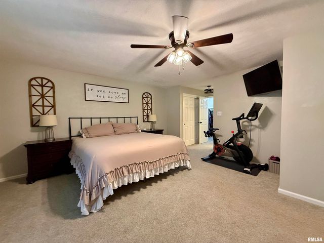 6901 N AYCLIFFE Drive, Peoria, IL 61614
