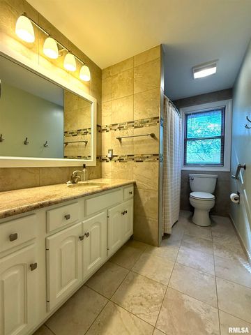 6901 N AYCLIFFE Drive, Peoria, IL 61614