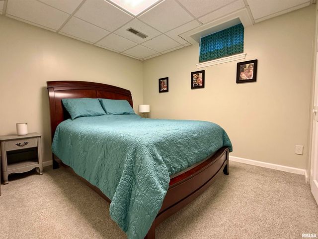 6901 N AYCLIFFE Drive, Peoria, IL 61614
