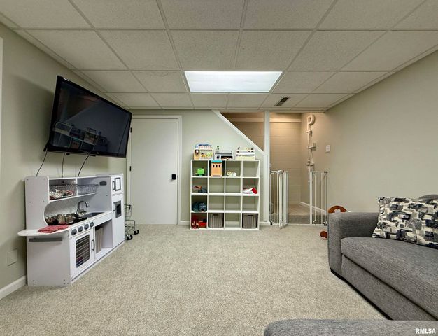 6901 N AYCLIFFE Drive, Peoria, IL 61614