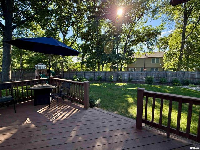 6901 N AYCLIFFE Drive, Peoria, IL 61614