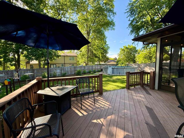 6901 N AYCLIFFE Drive, Peoria, IL 61614