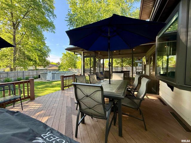 6901 N AYCLIFFE Drive, Peoria, IL 61614