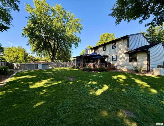 6901 N AYCLIFFE Drive, Peoria, IL 61614