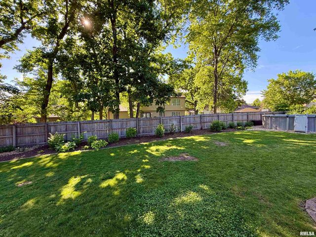 6901 N AYCLIFFE Drive, Peoria, IL 61614