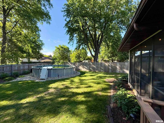 6901 N AYCLIFFE Drive, Peoria, IL 61614
