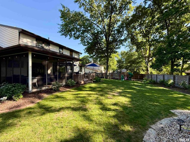 6901 N AYCLIFFE Drive, Peoria, IL 61614