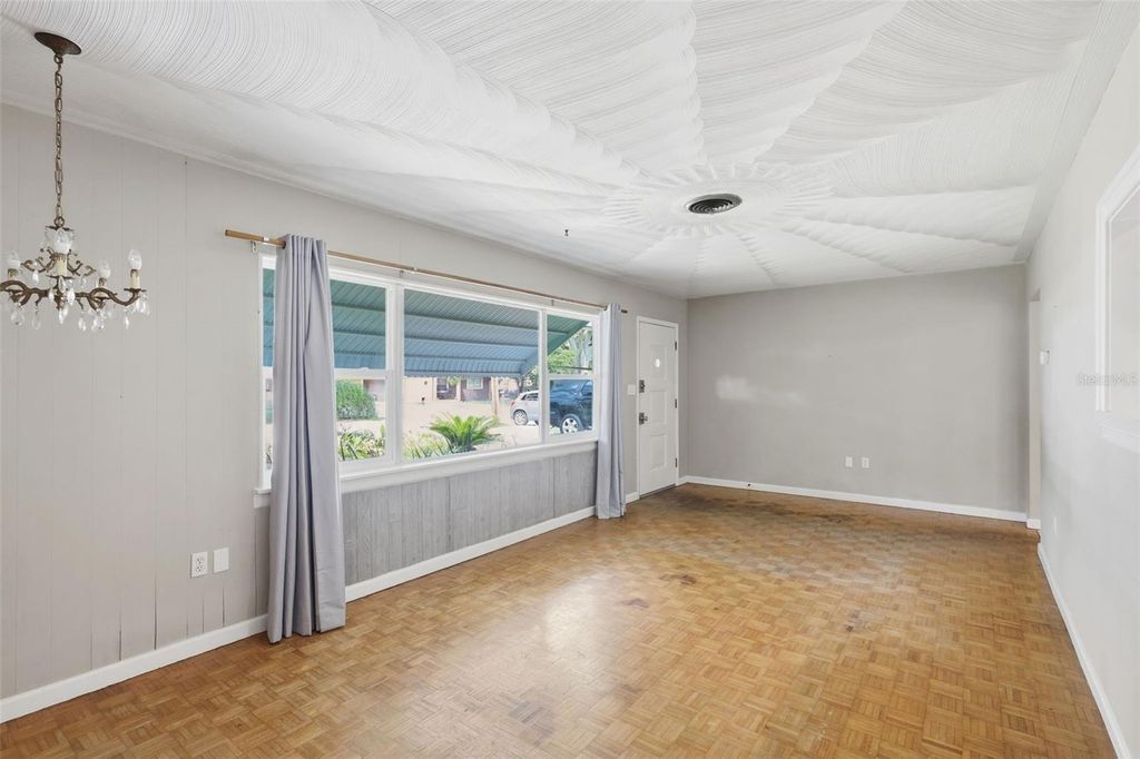 Image 11 of property listing at 1410 W CHELSEA AVENUE, Deland, FL 32720