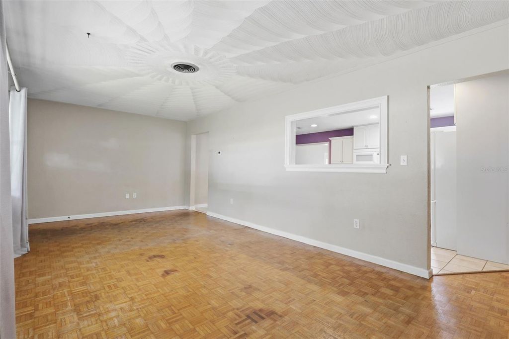 Image 12 of property listing at 1410 W CHELSEA AVENUE, Deland, FL 32720