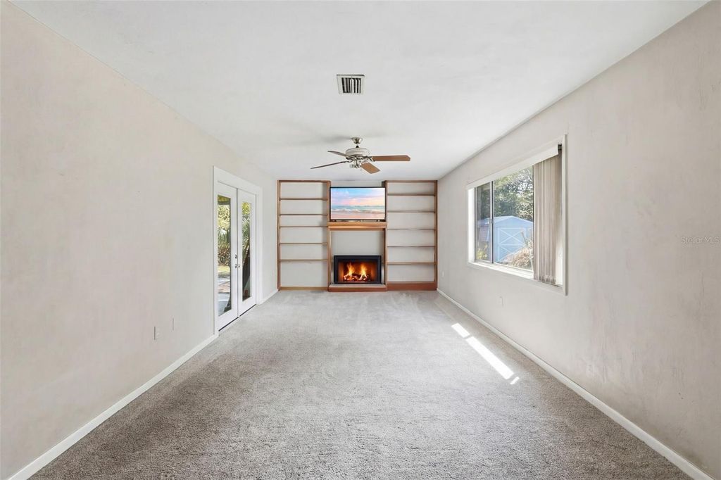 Image 13 of property listing at 1410 W CHELSEA AVENUE, Deland, FL 32720