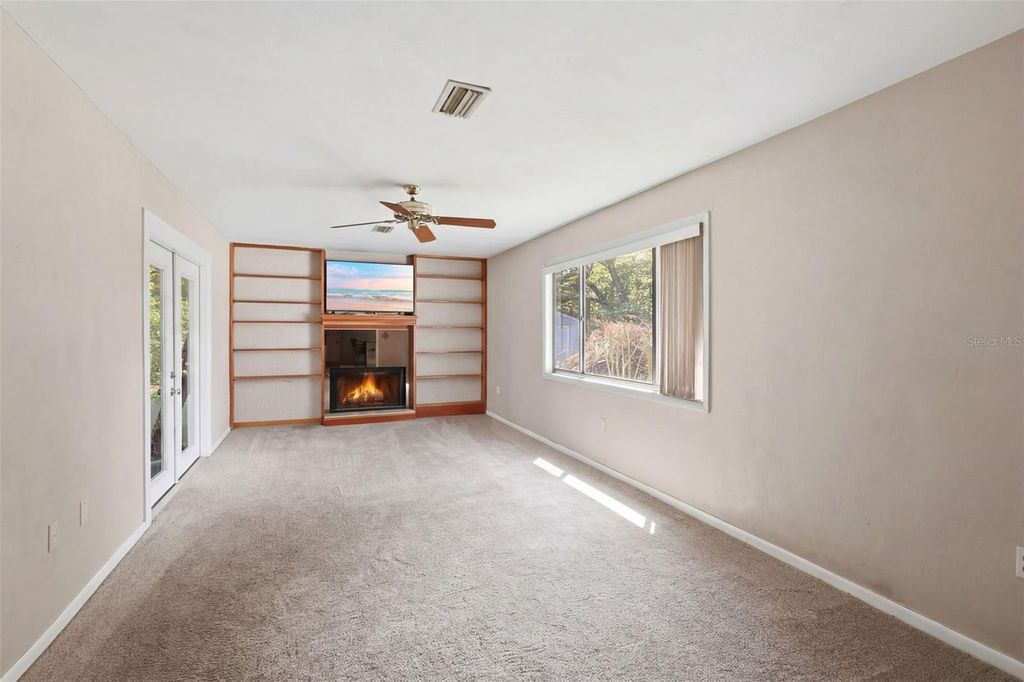 Image 14 of property listing at 1410 W CHELSEA AVENUE, Deland, FL 32720