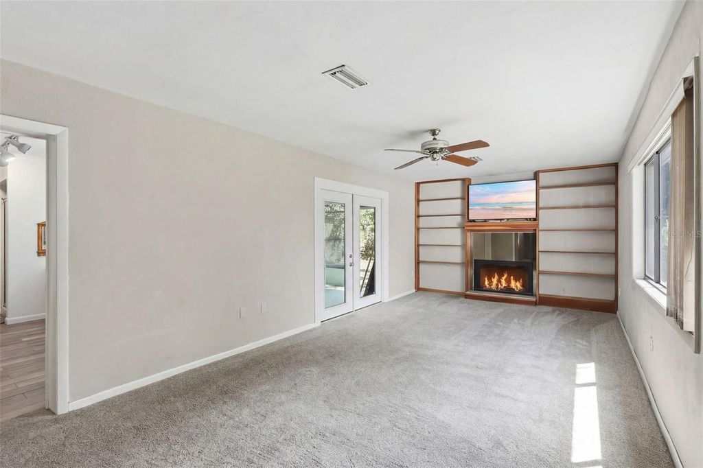 Image 15 of property listing at 1410 W CHELSEA AVENUE, Deland, FL 32720