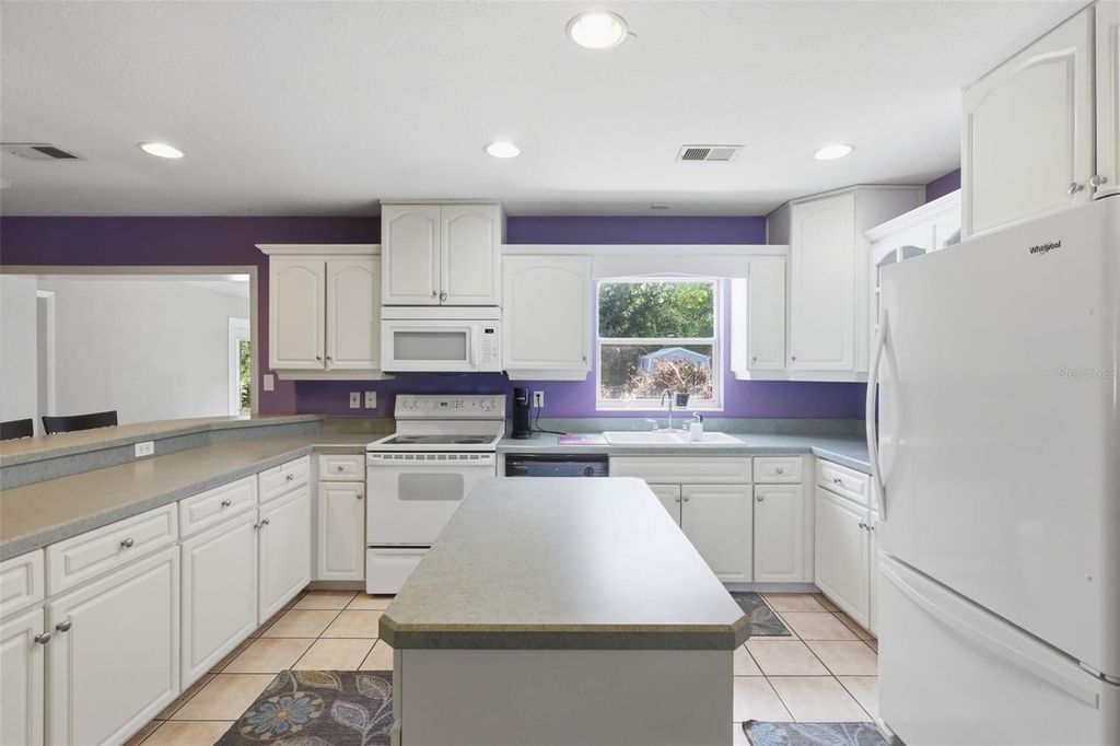 Image 21 of property listing at 1410 W CHELSEA AVENUE, Deland, FL 32720