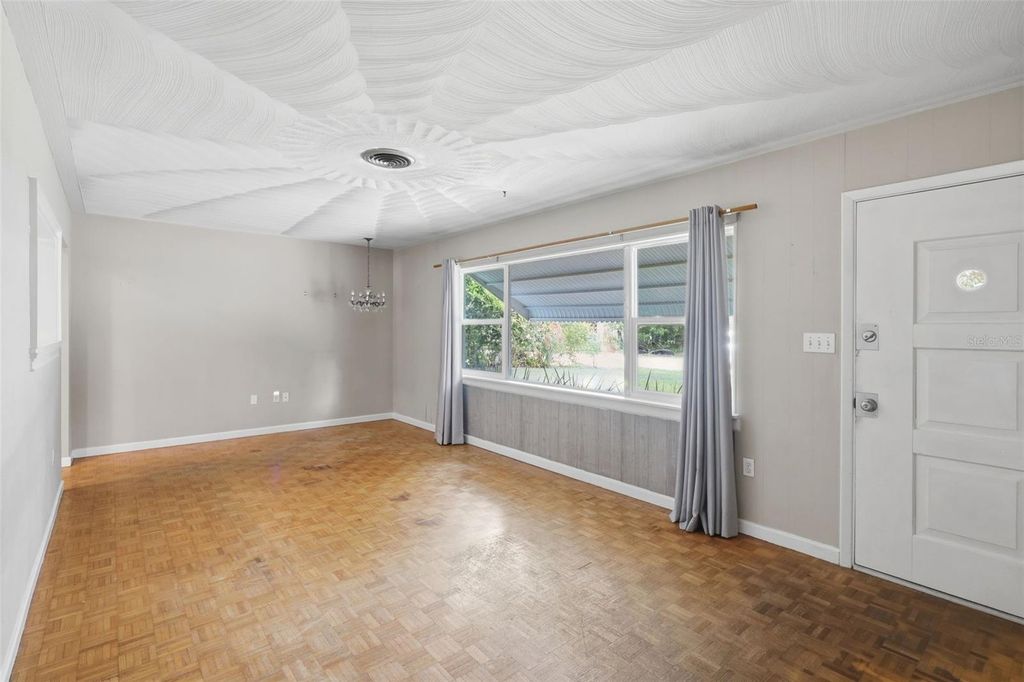 Image 9 of property listing at 1410 W CHELSEA AVENUE, Deland, FL 32720