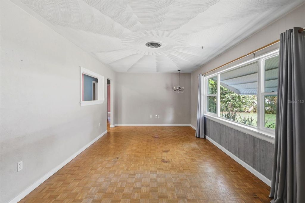 Image 10 of property listing at 1410 W CHELSEA AVENUE, Deland, FL 32720