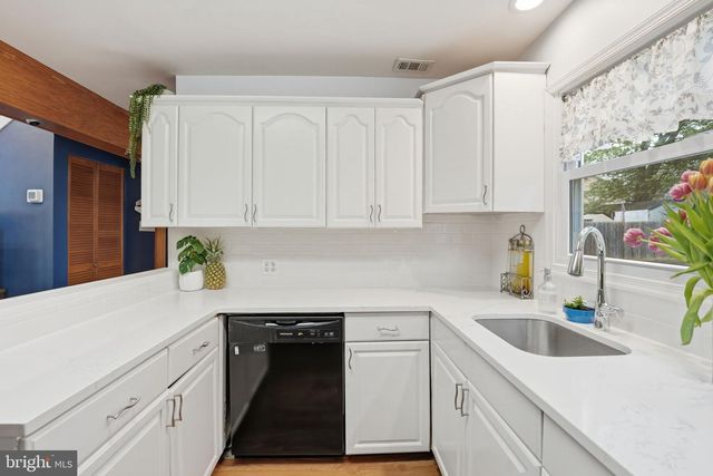 243 KENT DR, Manassas Park, VA 20111