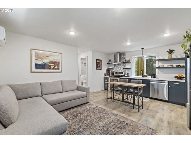2897 Se SHERMAN St A, Portland, OR 97214