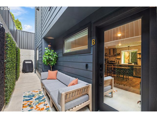 2897 Se SHERMAN St A, Portland, OR 97214