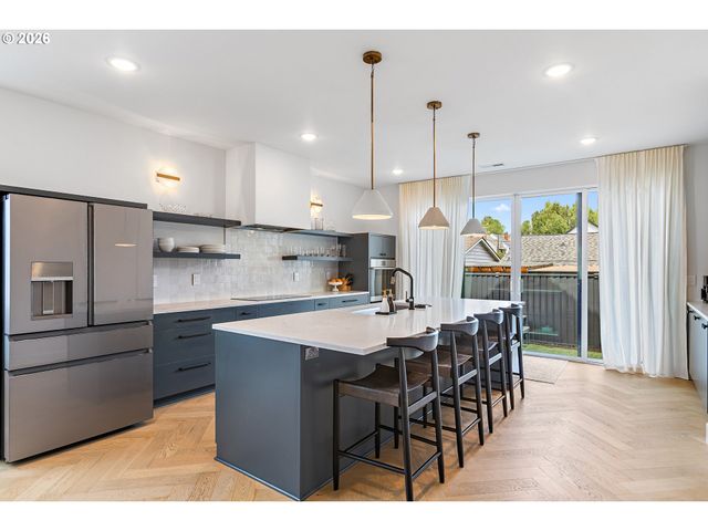 2897 Se SHERMAN St A, Portland, OR 97214
