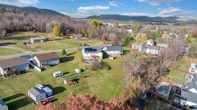 3609 Carson RD, Roanoke, VA 24012