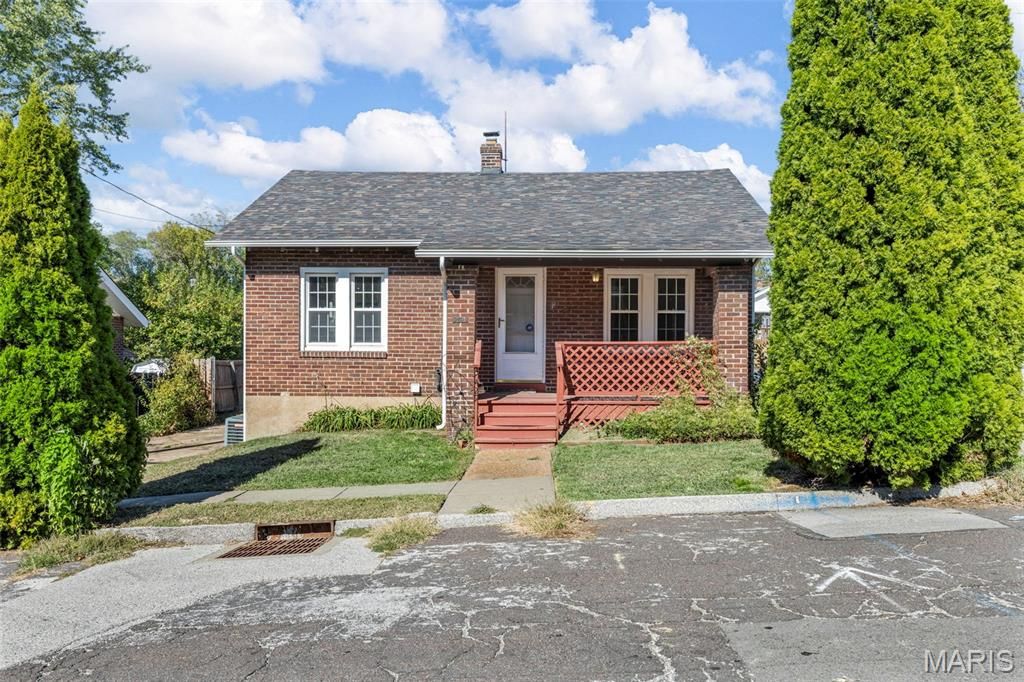 9429 Burdella Avenue, St Louis, MO 63114