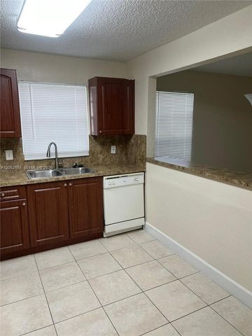 9 NE 44th Street, Deerfield Beach, FL 33064