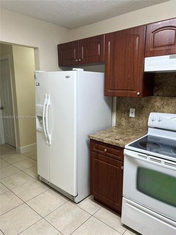 9 NE 44th Street, Deerfield Beach, FL 33064