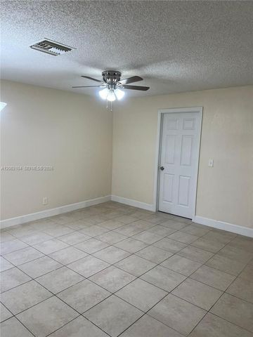 9 NE 44th Street, Deerfield Beach, FL 33064