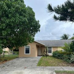 9 NE 44th Street, Deerfield Beach, FL 33064