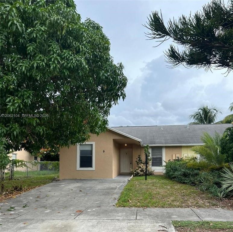 9 NE 44th Street, Deerfield Beach, FL 33064