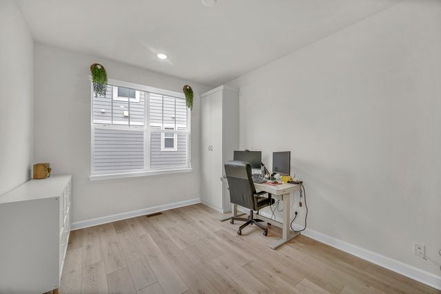 25 Commons Circle, Hawthorn Woods, IL 60047