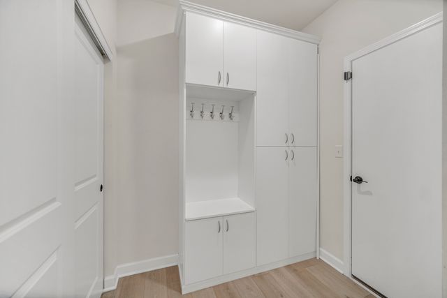 25 Commons Circle, Hawthorn Woods, IL 60047