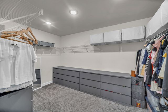 25 Commons Circle, Hawthorn Woods, IL 60047