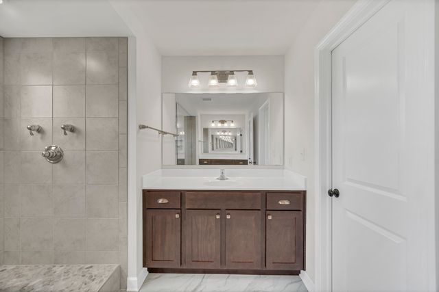 25 Commons Circle, Hawthorn Woods, IL 60047