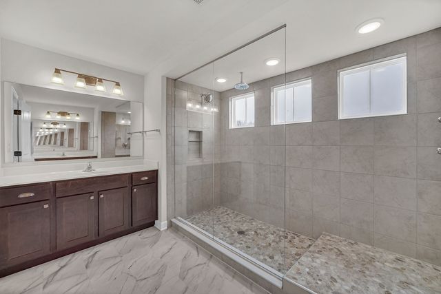 25 Commons Circle, Hawthorn Woods, IL 60047