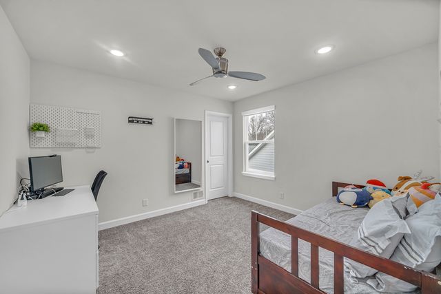 25 Commons Circle, Hawthorn Woods, IL 60047