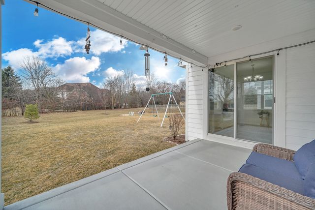 25 Commons Circle, Hawthorn Woods, IL 60047