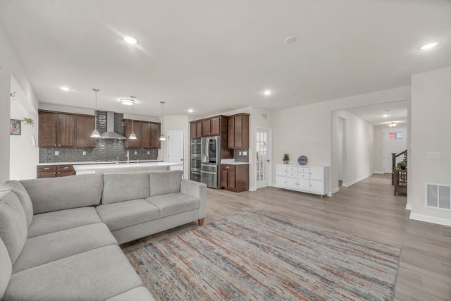 25 Commons Circle, Hawthorn Woods, IL 60047