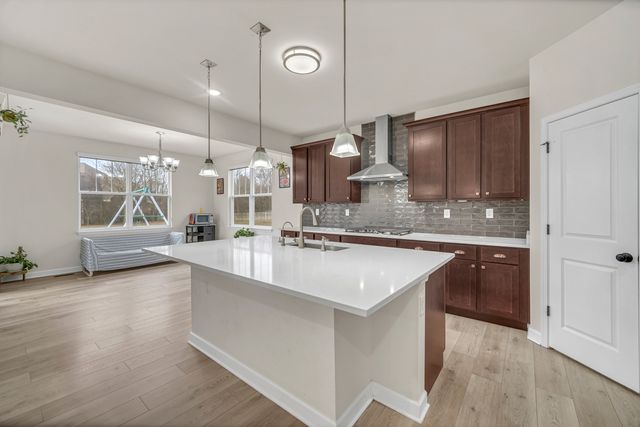 25 Commons Circle, Hawthorn Woods, IL 60047