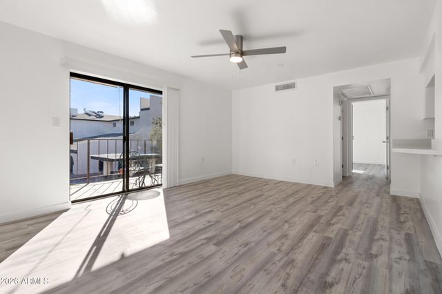 3033 E DEVONSHIRE Avenue 2005, Phoenix, AZ 85016