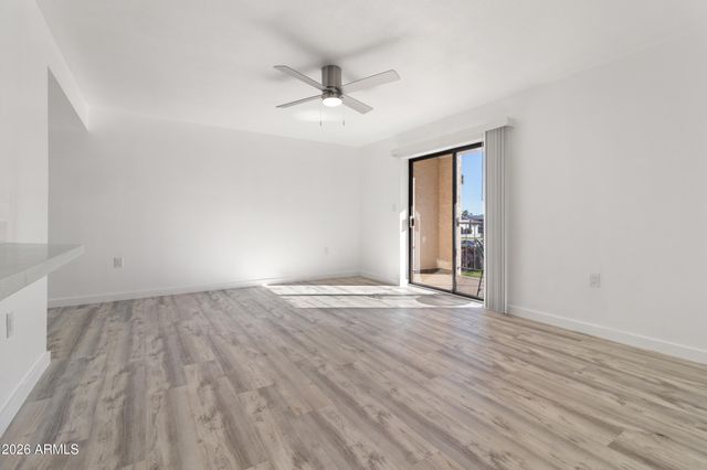 3033 E DEVONSHIRE Avenue 2005, Phoenix, AZ 85016