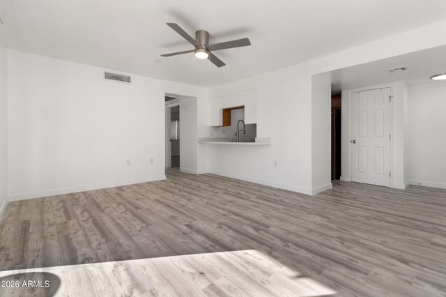 3033 E DEVONSHIRE Avenue 2005, Phoenix, AZ 85016