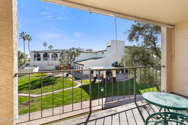 3033 E DEVONSHIRE Avenue 2005, Phoenix, AZ 85016