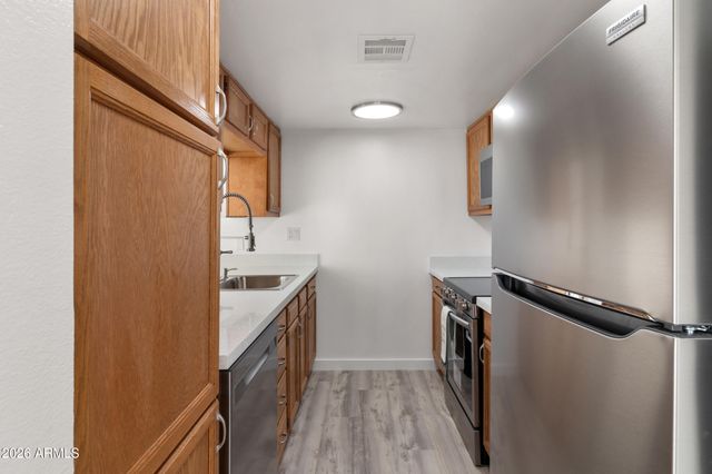 3033 E DEVONSHIRE Avenue 2005, Phoenix, AZ 85016