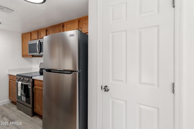 3033 E DEVONSHIRE Avenue 2005, Phoenix, AZ 85016